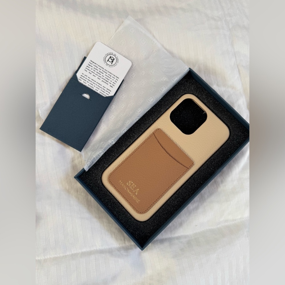 New never used with packaging iPhone 15 pro max case